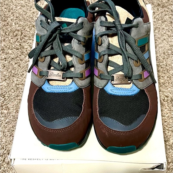 Athletic_Shoes